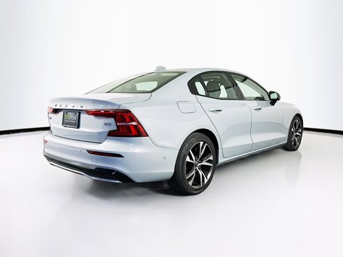 Used 2025 Volvo S60 B5 Plus image 9