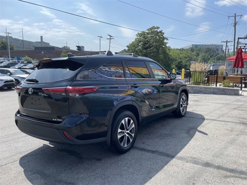 Used 2023 Toyota Highlander XLE image 8