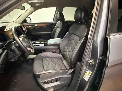 Used 2025 Volkswagen Atlas SE image 12