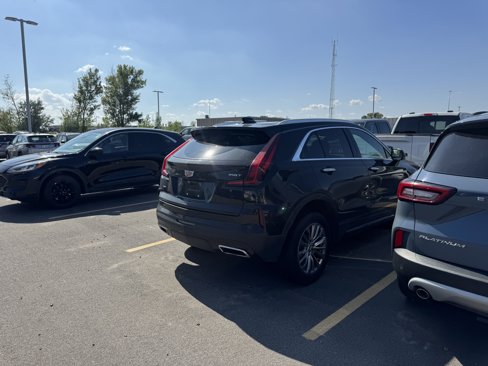 Used 2024 Cadillac XT4 Premium Luxury image 3