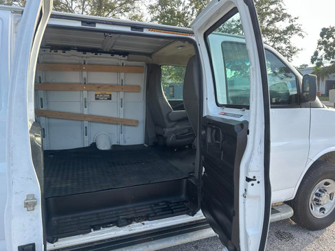 Used 2022 Chevrolet Express 2500 w/ Driver Convenience Package image 7
