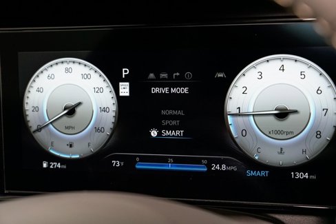 Used 2025 Hyundai Elantra SEL image 13
