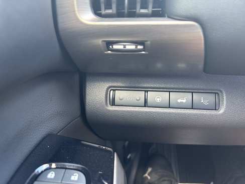 Used 2025 Nissan Pathfinder Platinum image 37