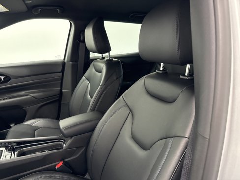 New 2026 Jeep Compass Limited image 19