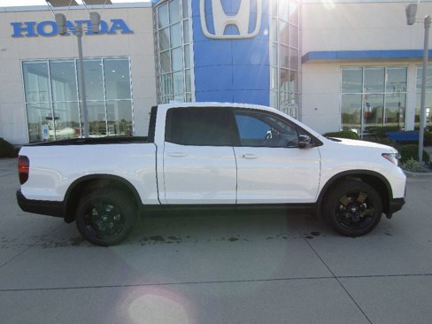 New 2026 Honda Ridgeline Black Edition image 4