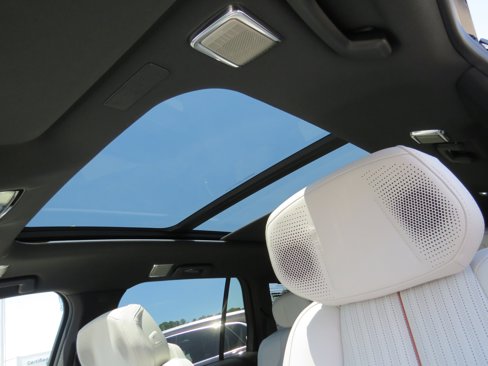 New 2026 Cadillac Vistiq Sport w/ LPO, Floor Liner Package image 21