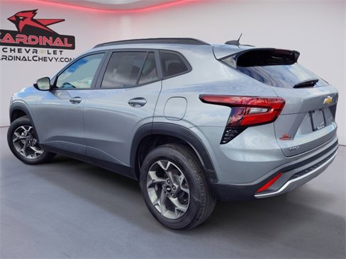 Used 2025 Chevrolet Trax LT w/ Driver Confidence Package image 7