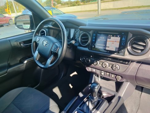 Used 2018 Toyota Tacoma TRD Sport image 14