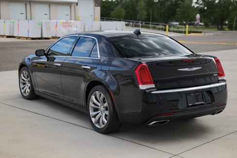 Used 2019 Chrysler 300 Limited image 7