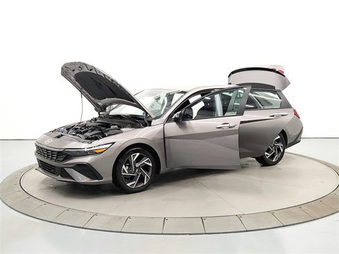 Used 2025 Hyundai Elantra Sport w/ Cargo Package image 12