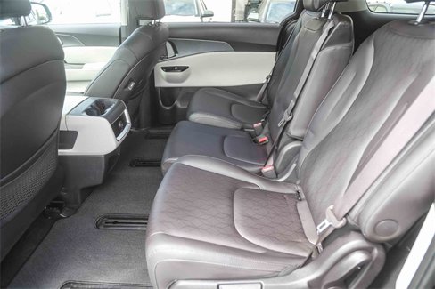 Certified 2024 Kia Carnival LX image 19