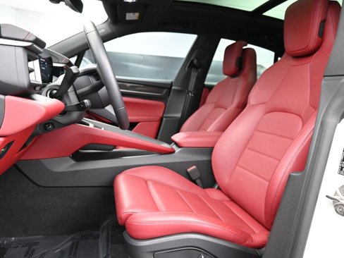 Certified 2025 Porsche Macan 4S Electric image 5