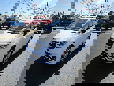 New 2026 Chrysler Pacifica Select image 1