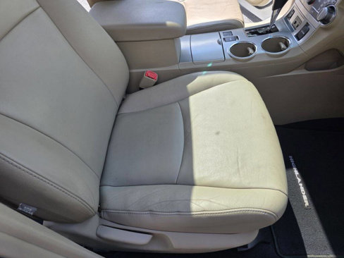 Used 2012 Toyota Highlander FWD image 22