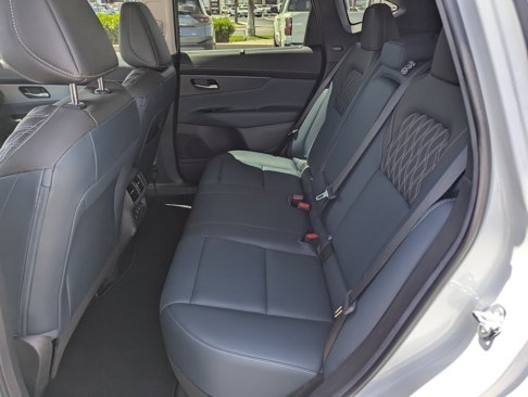 Certified 2025 Nissan Murano Platinum image 8