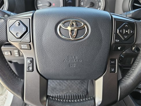 Used 2018 Toyota Tacoma TRD Sport image 34