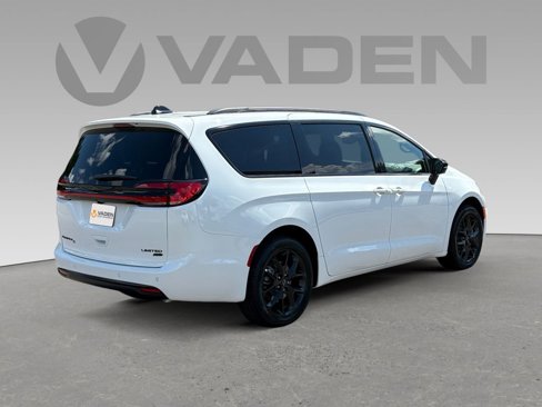 New 2026 Chrysler Pacifica Limited image 24