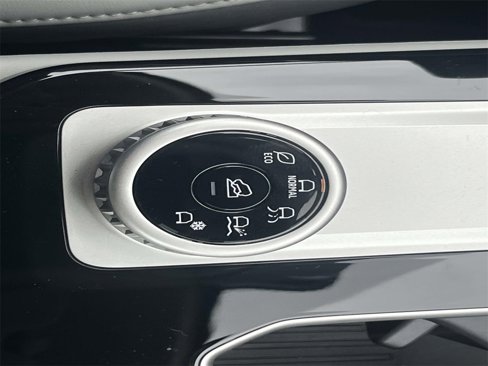 New 2025 Mitsubishi Outlander SE image 21