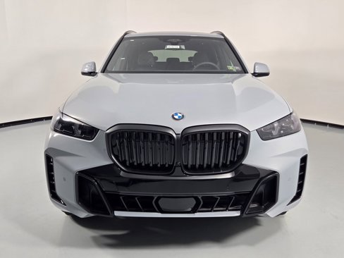 New 2026 BMW X5 xDrive40i w/ M Sport Package image 2