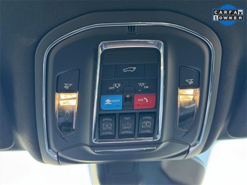 Used 2024 Jeep Grand Cherokee Limited w/ Black Appearance Package image 19