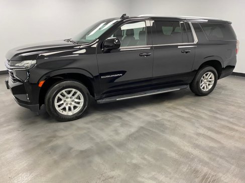 Used 2021 Chevrolet Suburban LT image 3