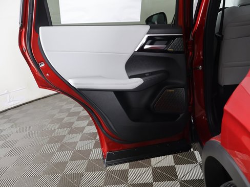 New 2025 Mitsubishi Outlander SE image 29