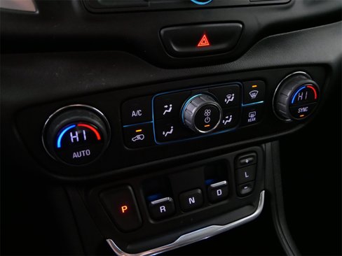 Used 2021 GMC Terrain SLE image 23