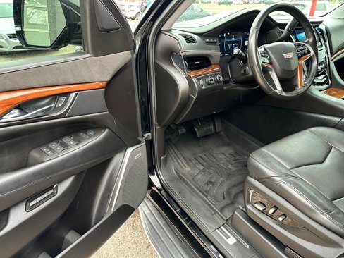 Used 2016 Cadillac Escalade Luxury image 9
