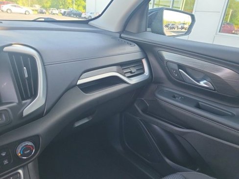 Used 2024 GMC Terrain SLE image 26