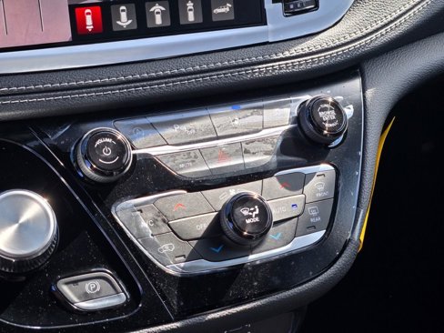 New 2026 Chrysler Pacifica Select image 28