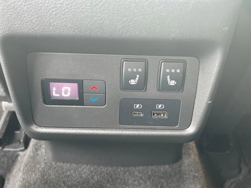 Used 2022 Nissan Rogue Platinum w/ Head-Up Display Package image 43