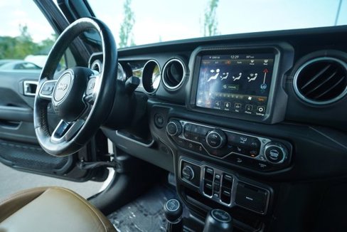 Used 2020 Jeep Wrangler Unlimited Sahara image 27