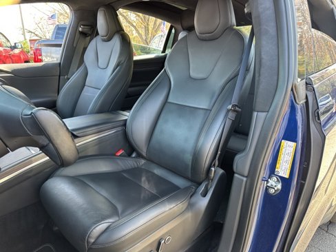Used 2022 Tesla Model X image 11