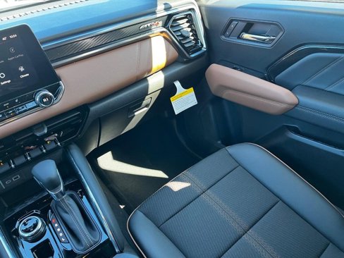 New 2025 GMC Canyon AT4 w/ Nightfall Edition image 27
