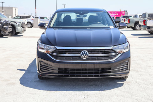 Used 2024 Volkswagen Jetta SE image 2