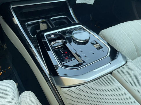 New 2025 BMW 740i w/ Executive Package image 13