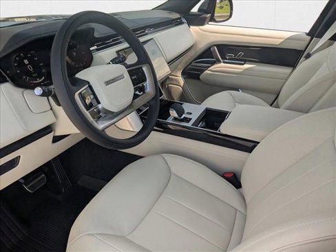 New 2025 Land Rover Range Rover SE image 3