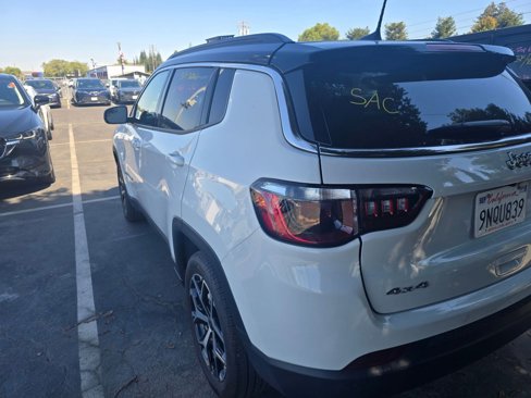 Used 2025 Jeep Compass Limited image 3