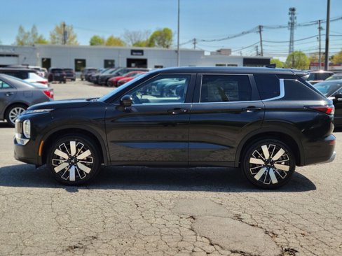 New 2025 Mitsubishi Outlander SE image 2