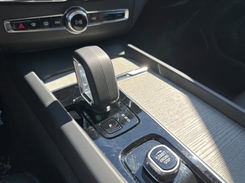 Certified 2025 Volvo XC60 B5 Plus w/ Climate Package image 19