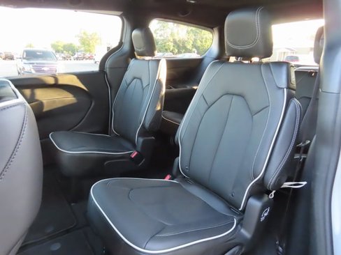 New 2026 Chrysler Pacifica Limited image 22