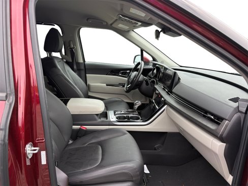 Used 2024 Kia Carnival EX image 15