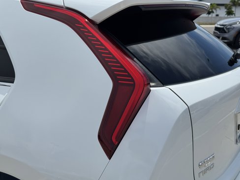 Certified 2024 Kia Niro Wave image 10