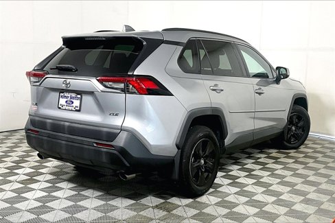 Used 2019 Toyota RAV4 XLE image 12