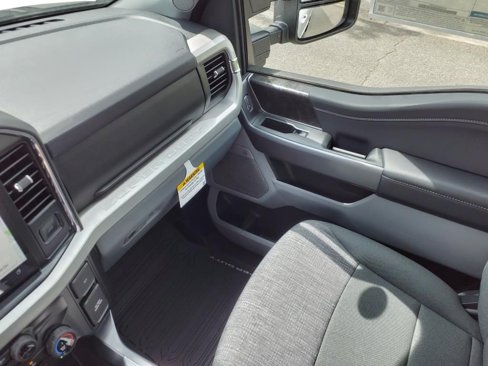 New 2025 Ford F250 XLT w/ Black Appearance Package image 19