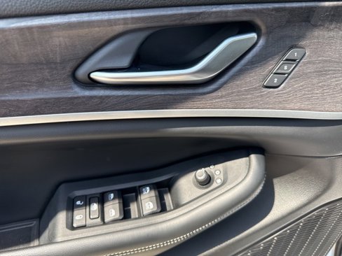 Used 2023 Jeep Grand Cherokee L Limited image 23