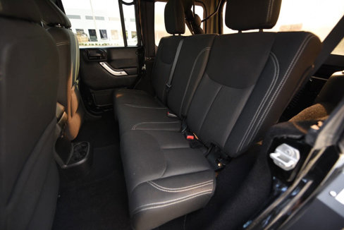 Used 2018 Jeep Wrangler Unlimited Sahara w/ Connectivity Group image 13