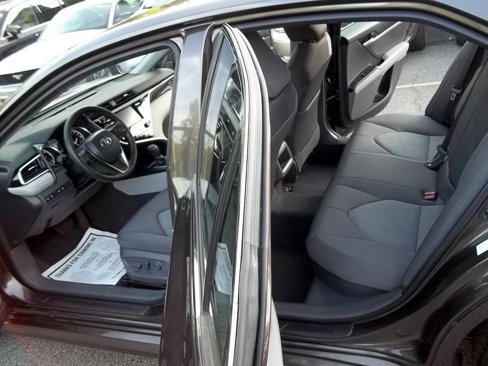 Used 2018 Toyota Camry LE image 7