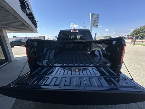 New 2026 RAM 1500 4x4 Crew Cab image 16