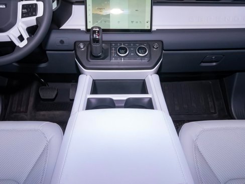 New 2025 Land Rover Defender 110 S image 27